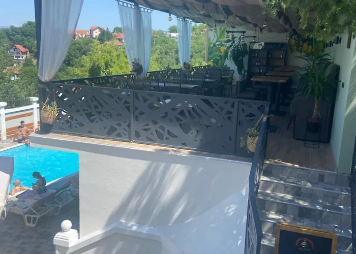 City View & Pool Apartment 2